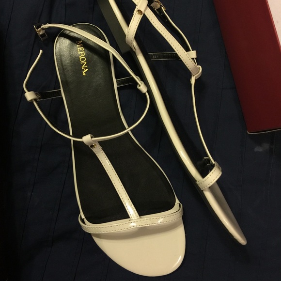 Merona white Sandals 🌻🌼