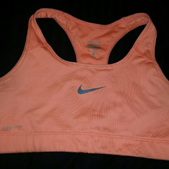 Nike sport bras - Picture 3 of 4