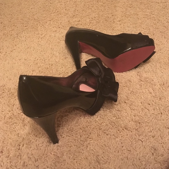 Size 8 black platforms barely worn - Picture 3 of 4