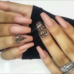 Meet your Posher, Ana