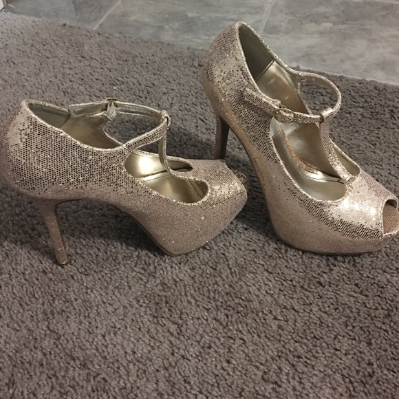 Gold Sequin Steve Madden Heels - Picture 3 of 3