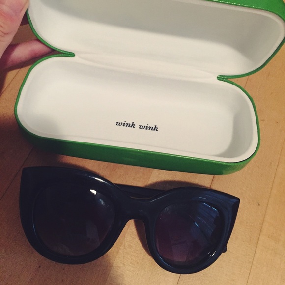 Kate Spade Zora sunglasses with green case