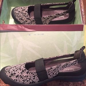 Jambu Delilah in Black/grey size 10