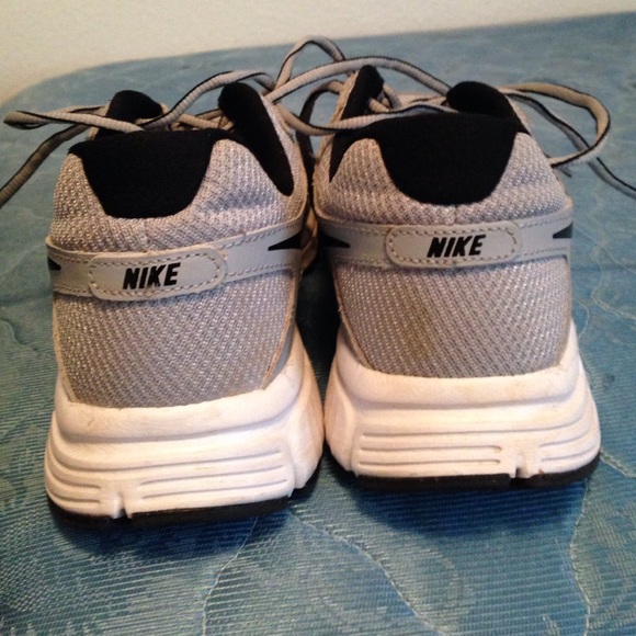 Nike Revolution 2's