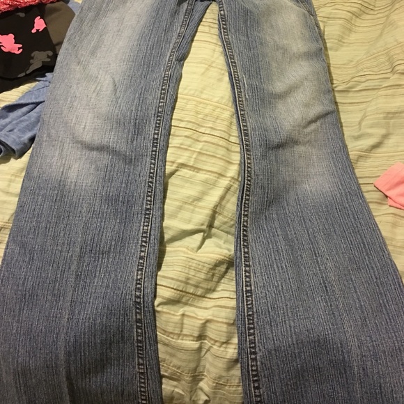 Distressed jeans - Picture 2 of 3