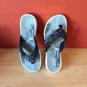 clarks brinkley athol flip flops