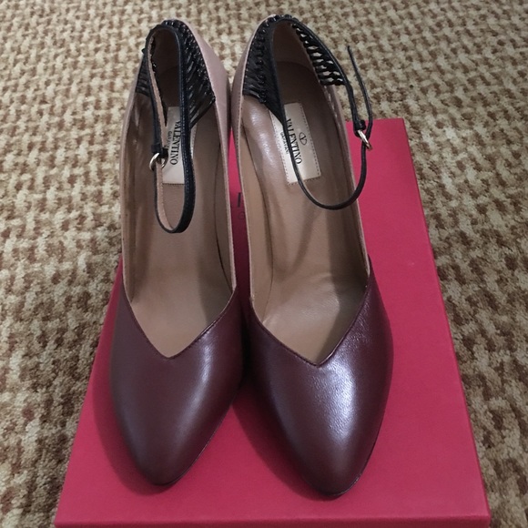 SOLD Band new Valentino bi color pumps - Picture 2 of 4