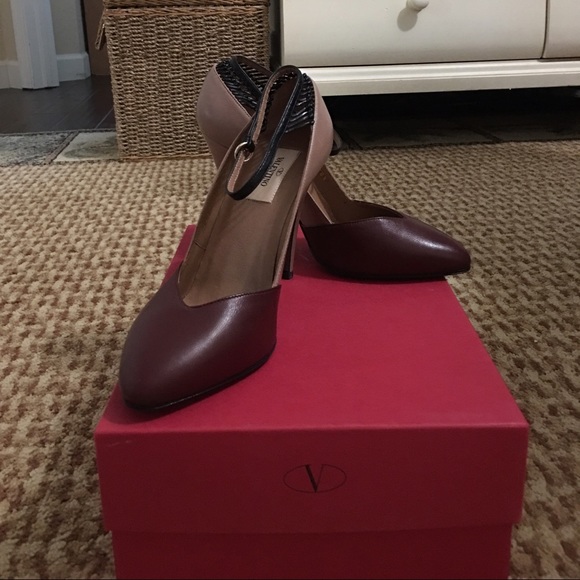 SOLD Band new Valentino bi color pumps - Picture 1 of 4