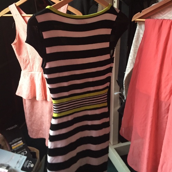 Sexy Bebe dress - Picture 4 of 4