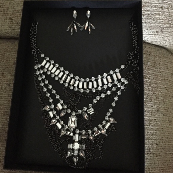 Jeweled necklace with earrings