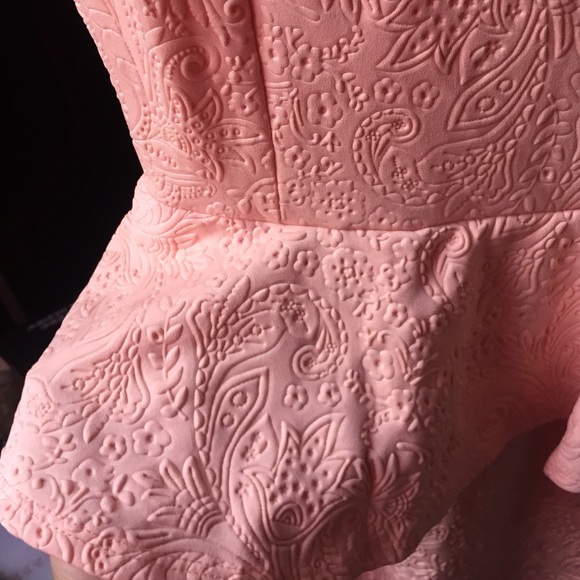 Peach peplum dress - Picture 2 of 4