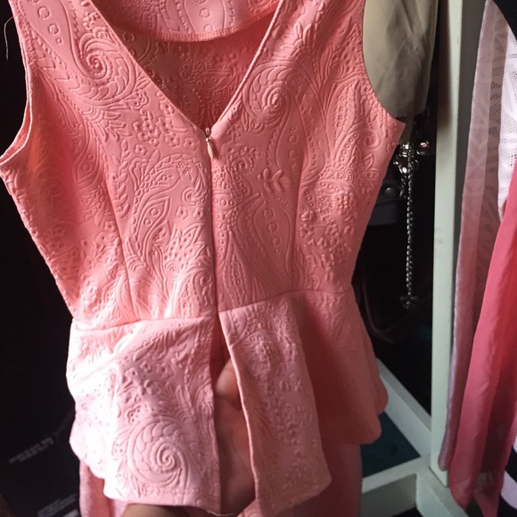 Peach peplum dress - Picture 3 of 4