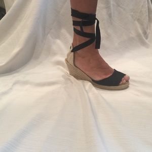 Old navy wrap up espadrilles- Black and Tan