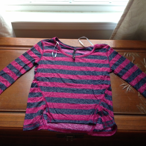 Jessica Simpson crop top w/ 3/4 length sleeves