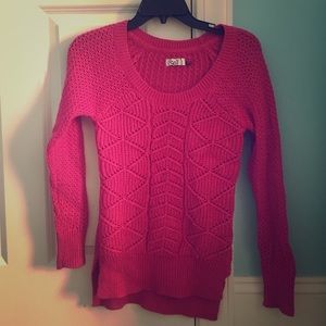 Fuchsia pink high-low knit sweater