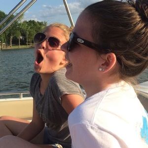 Meet your Posher, Caitlin