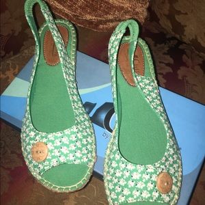 Open Toe Wedge Sandals with Flower Print