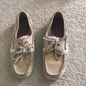 Tan sperry topsider boat shoes