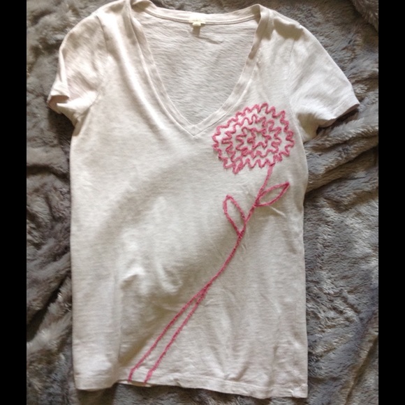 🎉🎉 Vintage J. Crew Pink Flower Embroidered T Shirt🎉🎉