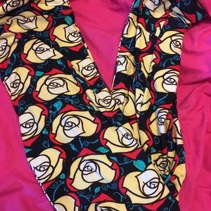 HTF LulaRoe Disney inspired rose leggings onesize