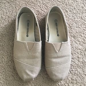 Tan Tom style shoe slip on canvas