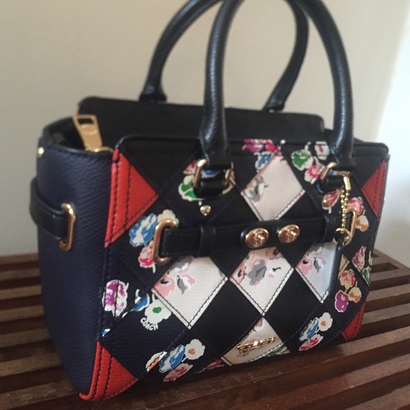 SOLD! πΎWardrobe Goals HP!!πΎ Coach mini bag. - Picture 2 of 3