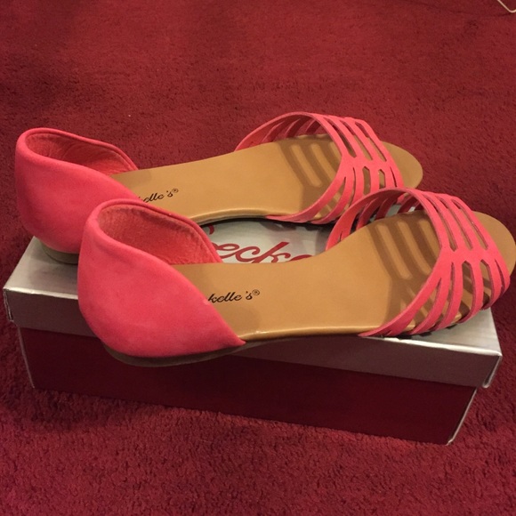 Hot Pink summer sandals. Size 8.