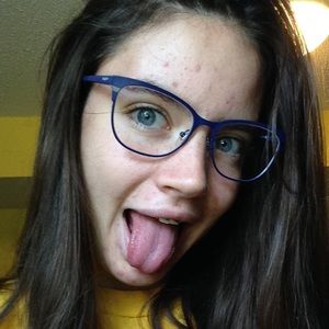 Meet your Posher, Claire