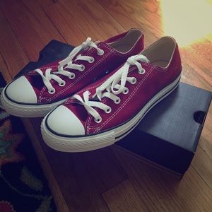 Unisex All Star Converse In Maroon...Never worn!