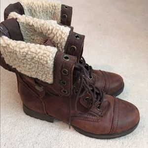 Brown boots size 7