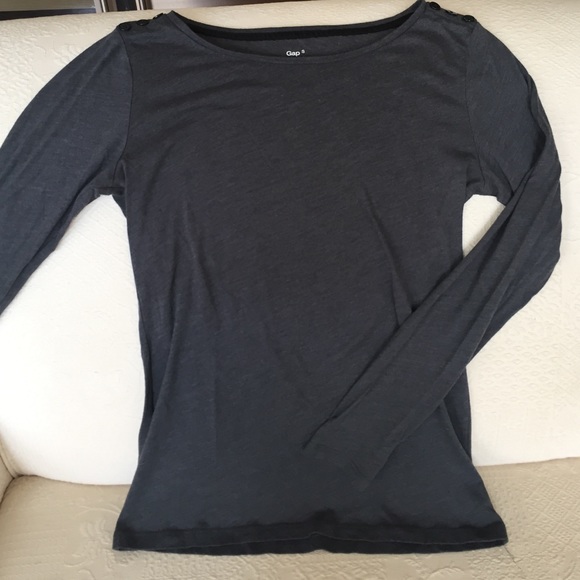 Gap Gray Long-Sleeved Top w/ Button Detail sz S