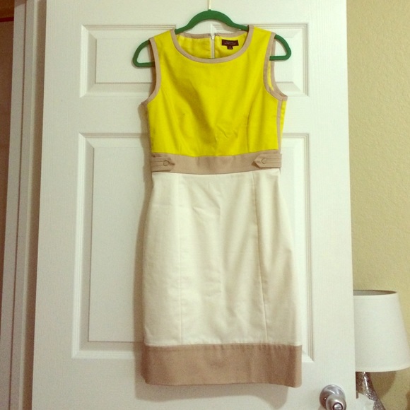 Gently Used Tahari Shift Dress: Yellow/Khaki/Cream