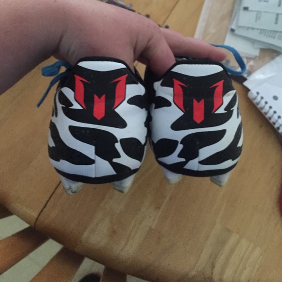 Lionel Messi soccer cleats - Picture 3 of 4