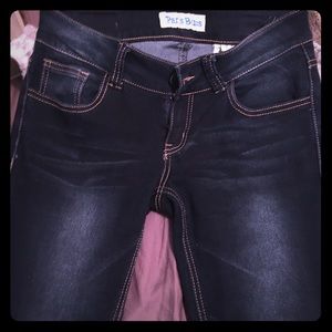 Skinny blue jeans stretch