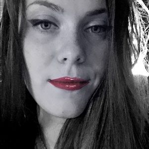 Meet your Posher, Hillary