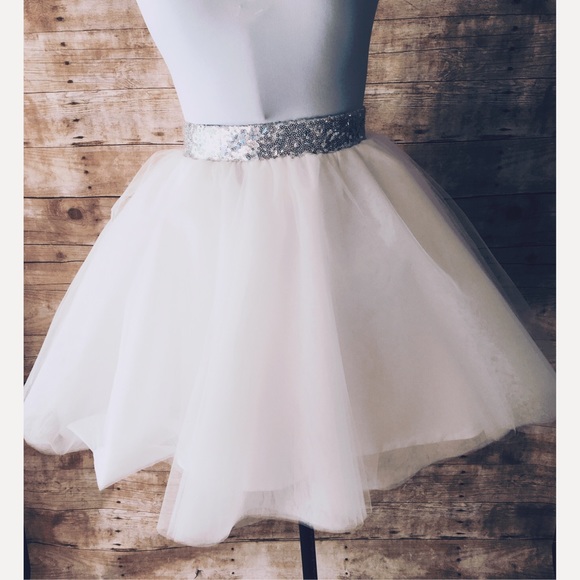 None listed Dresses & Skirts - Gorgeous Lined Tulle Full Shirt w/Sequins Waist