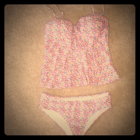Adorable tankini bathing suit