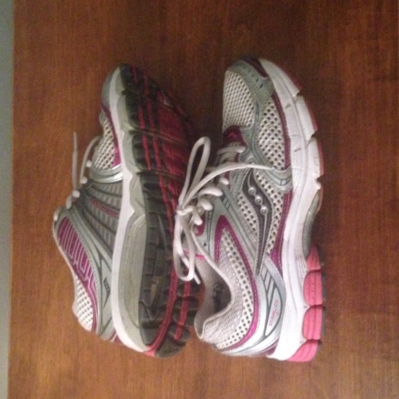 Very lightly used women's marathon shoes