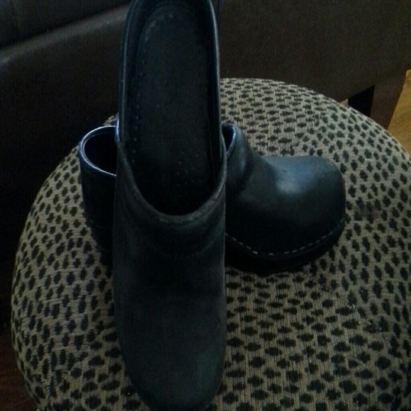 Black Leather Dansko's in Excellent condition