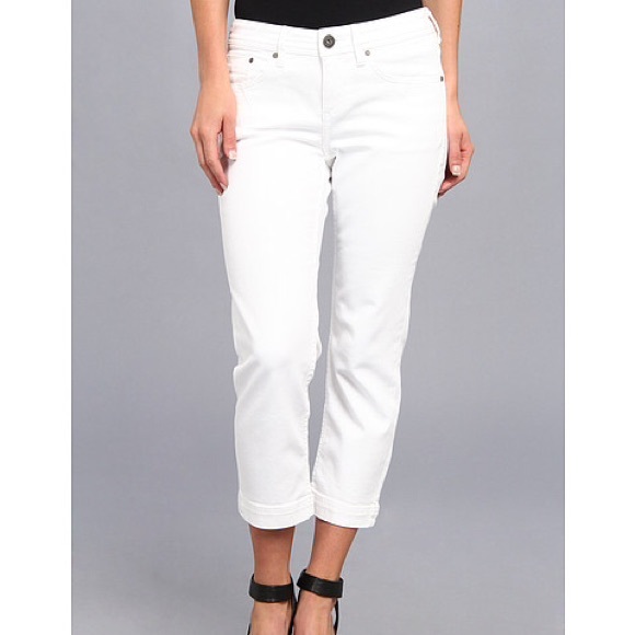 White Capri jeans