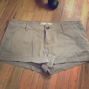 Hollister khaki shorts!