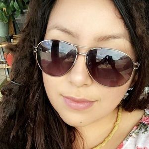 Meet your Posher, Adriana