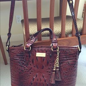 Leather Bag with shoulder strap and handles.