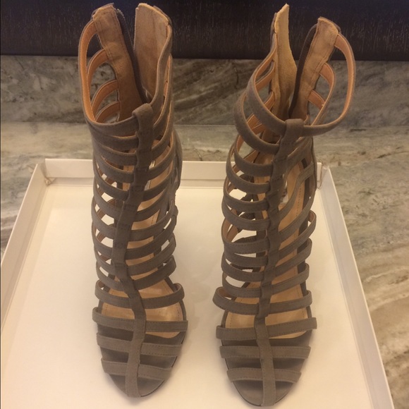 Schutz caged heel 8.5 like new!