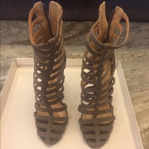 Schutz caged heel 8.5 like new!