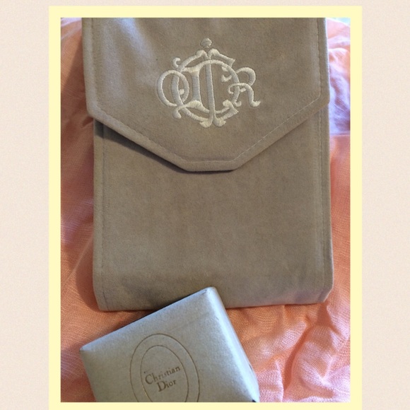 🤍HP!🤍 Christian Dior necklace earring set - Picture 4 of 5