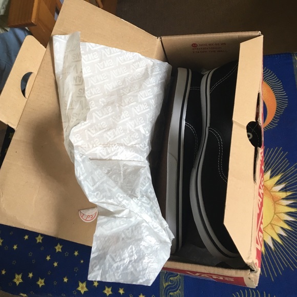 Vans - Picture 2 of 3