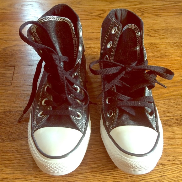 SOLD***Converse all star high tops size 6