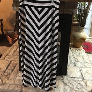 Black and white skirt   No tags.