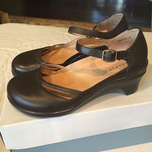 Aravon Mia shoes 7.5 wide NEW